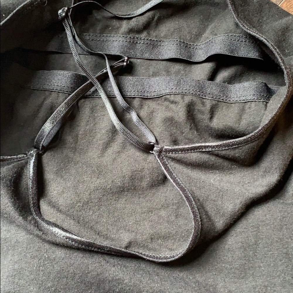 Black basic tank top with built in bra - Picture 4 of 4